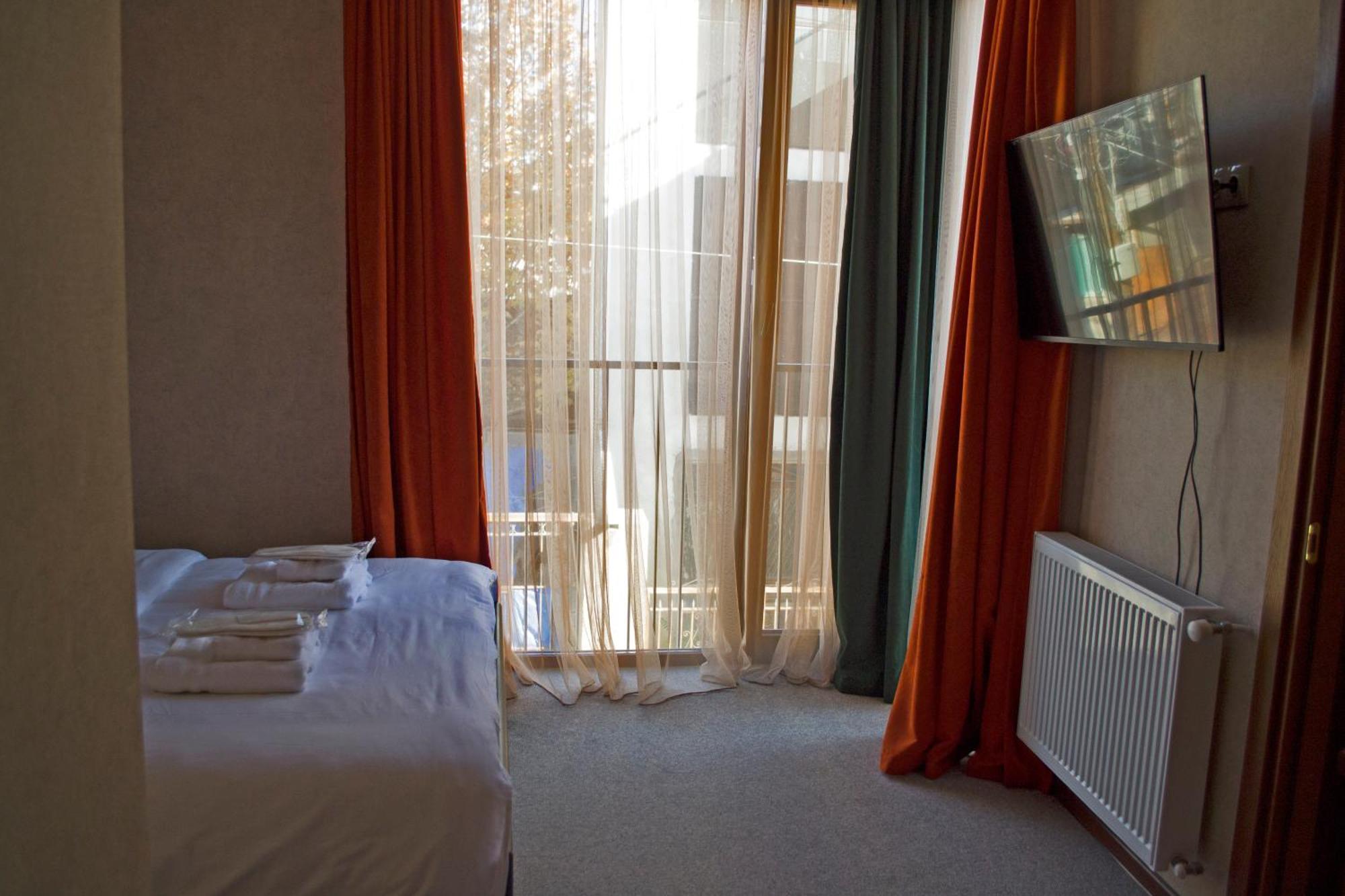 Green Inn Hotel Tbilisi ภายนอก รูปภาพ