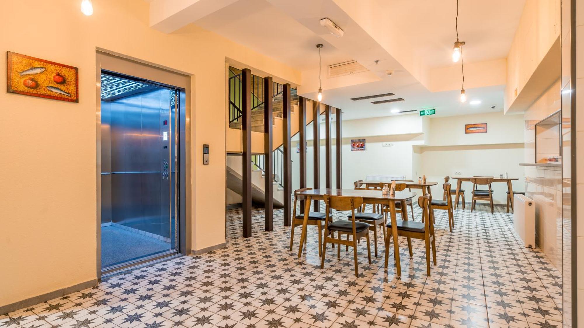Green Inn Hotel Tbilisi ภายนอก รูปภาพ